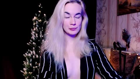 Carin online show from December 14, 2025, 8:02 pm