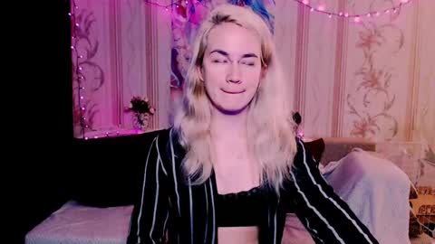 Snapshot of carinfox chatting on May 15, 2026, 7:21 pm Carin online show from May 15, 2026, 7:21 pm