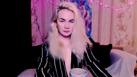 Snapshot of carinfox chatting on May 31, 2026, 4:14 pm Carin online show from May 31, 2026, 4:14 pm