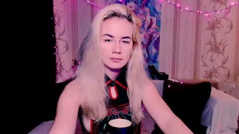 Snapshot of carinfox chatting on June 9, 2026, 5:52 am Carin online show from June 9, 2026, 5:52 am
