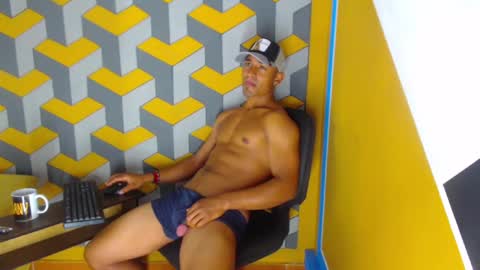 Snapshot of carl_jhonson1 chatting on December 11, 2024, 9:52 am carl_jhonson1 online show from December 11, 2024, 9:52 am