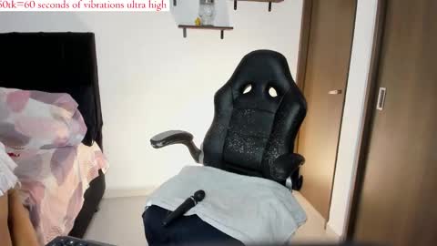 Snapshot of carla_adamss chatting on November 9, 2025, 5:39 am Carla online show from November 9, 2025, 5:39 am