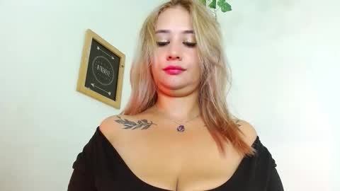 Snapshot of carla_beer chatting on September 12, 2025, 11:43 am Carla online show from September 12, 2025, 11:43 am