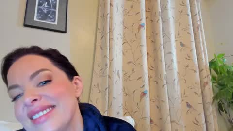 Snapshot of carliescott_meow chatting on January 4, 2025, 1:10 am Carlie online show from January 4, 2025, 1:10 am