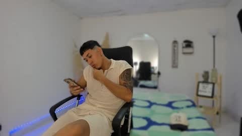 Snapshot of carlitosex09 chatting on October 26, 2025, 2:45 pm master online show from October 26, 2025, 2:45 pm