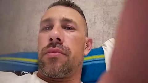 carlosrm440882 online show from April 26, 2026, 2:31 am