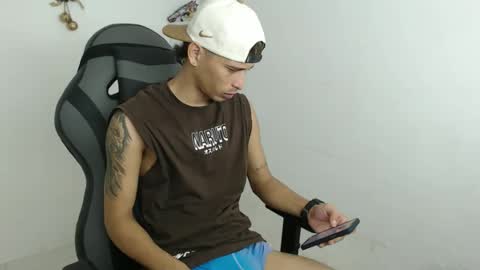 carlossmi01 online show from December 5, 2025, 11:30 am