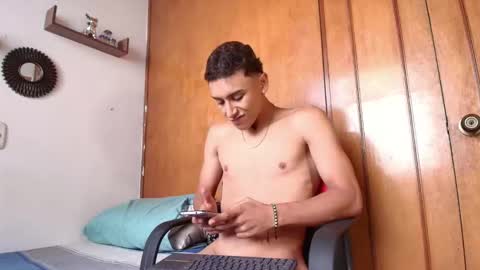 Snapshot of carloz_perez chatting on October 29, 2025, 2:41 pm carloz_perez online show from October 29, 2025, 2:41 pm