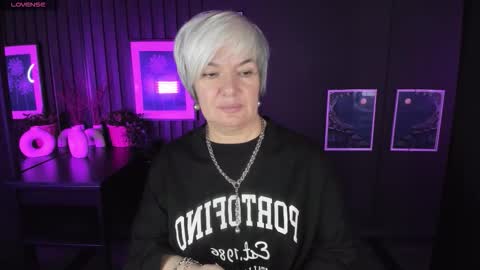 Snapshot of carmensoft chatting on November 7, 2025, 8:31 pm Carmen online show from November 7, 2025, 8:31 pm