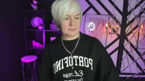 Snapshot of carmensoft chatting on November 10, 2025, 8:52 pm Carmen online show from November 10, 2025, 8:52 pm