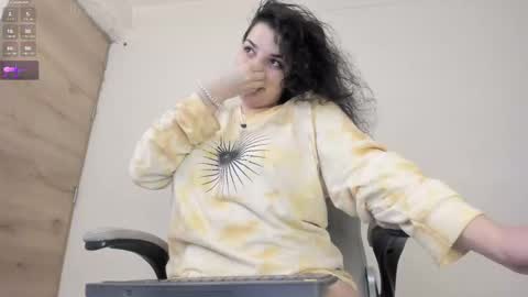 carmesix__ online show from December 4, 2025, 11:30 am