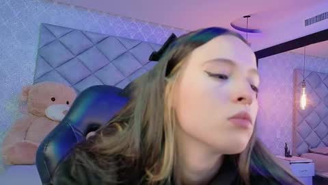 caro_adams1 online show from November 20, 2025, 12:05 pm