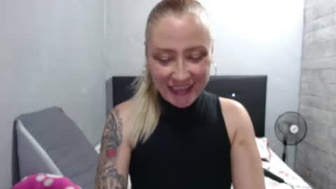 Snapshot of caro_milf_ chatting on July 29, 2026, 5:44 pm Caro milf online show from July 29, 2026, 5:44 pm