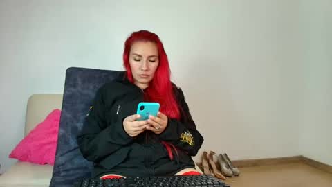 Snapshot of carol_love11 chatting on December 28, 2024, 1:18 am Carol love11 online show from December 28, 2024, 1:18 am