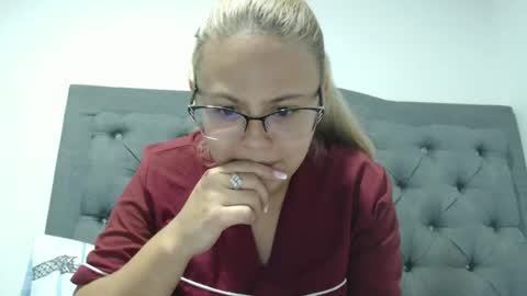 Snapshot of carolay02 chatting on November 7, 2025, 2:22 am carolay02 online show from November 7, 2025, 2:22 am