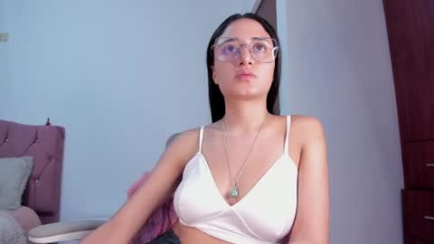 Snapshot of caroliine__ chatting on December 7, 2024, 10:06 pm Caroline online show from December 7, 2024, 10:06 pm