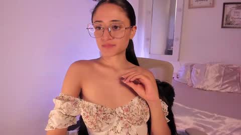 Snapshot of caroliine__ chatting on January 21, 2025, 8:21 pm Caroline online show from January 21, 2025, 8:21 pm