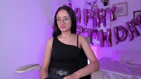 Snapshot of caroliine__ chatting on March 11, 2025, 6:19 pm Caroline online show from March 11, 2025, 6:19 pm