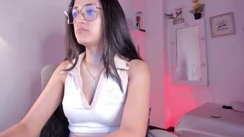 Snapshot of caroliine__ chatting on October 5, 2025, 12:09 am Caroline online show from October 5, 2025, 12:09 am