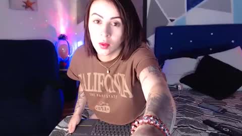 Carolin Moore online show from December 17, 2025, 1:11 am