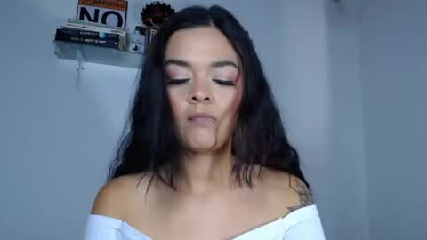 CarolinaM online show from September 9, 2025, 3:22 pm