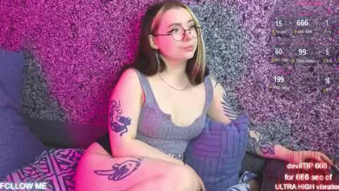 Snapshot of carolinareaperr chatting on October 22, 2025, 2:17 pm Ask me better xx online show from October 22, 2025, 2:17 pm