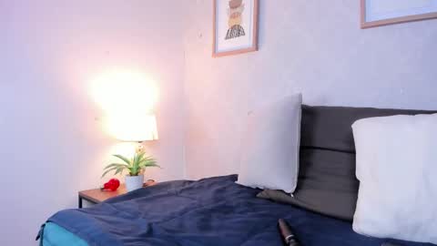  Caroline  online show from November 24, 2025, 11:32 am