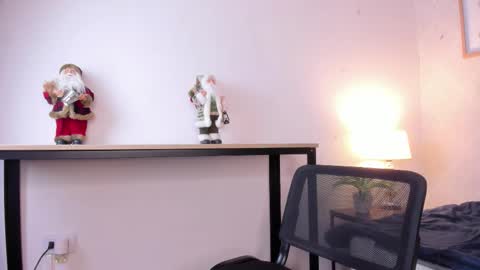  Caroline  online show from January 12, 2026, 11:37 am