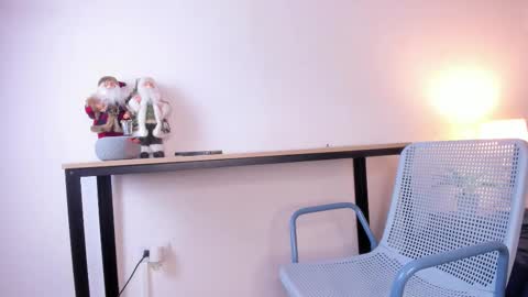  Caroline  online show from January 13, 2026, 11:37 am