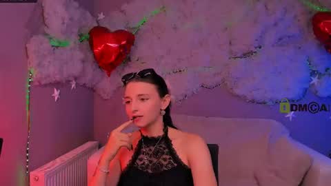 Snapshot of caroline_honeyy chatting on July 16, 2026, 6:58 pm Caroline online show from July 16, 2026, 6:58 pm