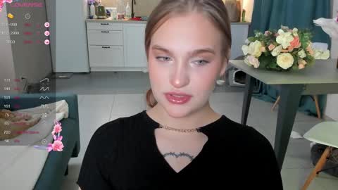 Snapshot of caroline_kiparis chatting on December 3, 2024, 11:24 pm Caro online show from December 3, 2024, 11:24 pm