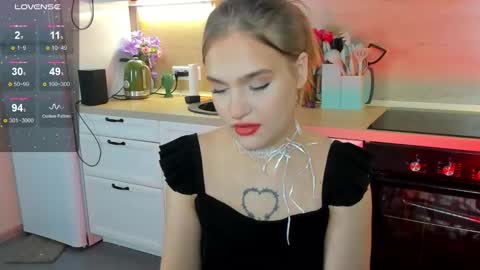 Snapshot of caroline_kiparis chatting on December 13, 2024, 11:28 pm Caro online show from December 13, 2024, 11:28 pm
