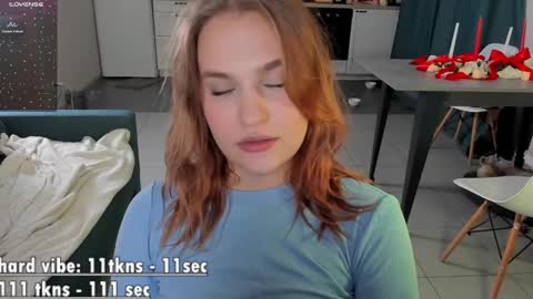 Snapshot of caroline_kiparis chatting on December 20, 2024, 3:58 am Caro online show from December 20, 2024, 3:58 am