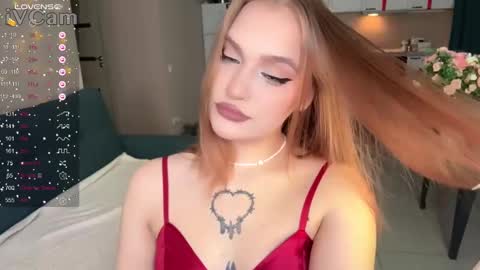 Snapshot of caroline_kiparis chatting on February 1, 2025, 8:26 pm Caro online show from February 1, 2025, 8:26 pm
