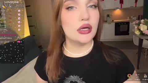 Snapshot of caroline_kiparis chatting on February 2, 2025, 8:51 pm Caro online show from February 2, 2025, 8:51 pm