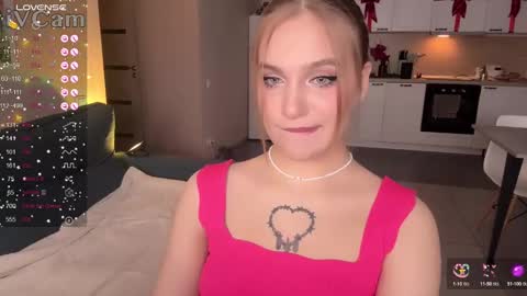 Snapshot of caroline_kiparis chatting on February 6, 2025, 10:21 pm Caro online show from February 6, 2025, 10:21 pm