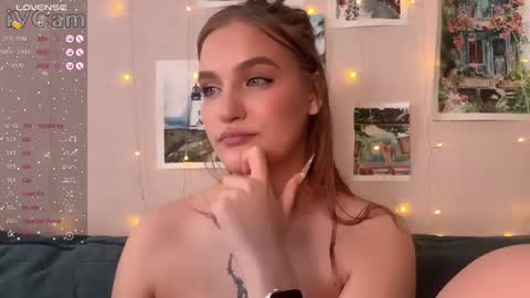 Snapshot of caroline_kiparis chatting on February 11, 2025, 2:03 am Caro online show from February 11, 2025, 2:03 am