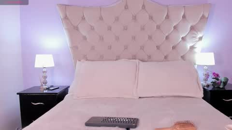 Snapshot of caroline_nasty__ chatting on October 7, 2025, 7:33 pm Caroline online show from October 7, 2025, 7:33 pm