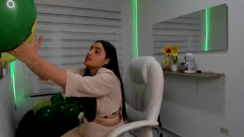 caroline_rodriguez_9 online show from March 17, 2026, 7:06 pm