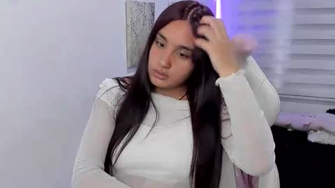 caroline_rodriguez_9 online show from June 1, 2026, 7:37 pm