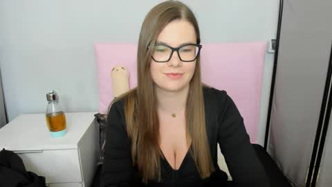 CarolineAmore online show from May 9, 2026, 2:44 pm