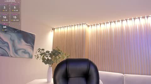 Snapshot of carolinegrace_ chatting on December 15, 2024, 3:13 am Caro online show from December 15, 2024, 3:13 am