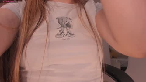 Snapshot of carolinegrace_ chatting on February 7, 2025, 10:19 am Caro online show from February 7, 2025, 10:19 am