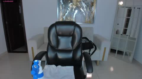 Snapshot of carolinegrace_ chatting on March 9, 2025, 10:19 am Caro online show from March 9, 2025, 10:19 am