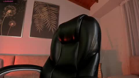 Snapshot of carolinegrace_ chatting on November 6, 2025, 10:49 am Caro online show from November 6, 2025, 10:49 am