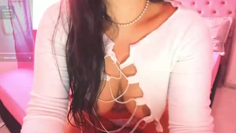 Snapshot of carolinewhite01 chatting on April 24, 2026, 2:52 pm Caroline online show from April 24, 2026, 2:52 pm