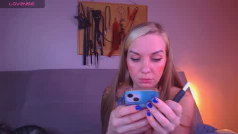 Snapshot of carrie_moonshine chatting on February 24, 2026, 7:01 pm Carrie online show from February 24, 2026, 7:01 pm