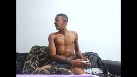 Snapshot of casal_hot13 chatting on September 30, 2025, 11:10 pm casal_hot13 online show from September 30, 2025, 11:10 pm