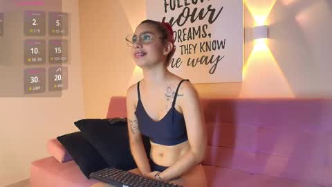 Snapshot of caseydevon chatting on November 10, 2025, 12:48 pm Casey online show from November 10, 2025, 12:48 pm