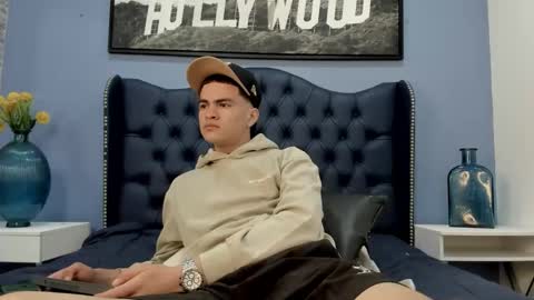 casper_white_ online show from September 24, 2025, 7:44 am